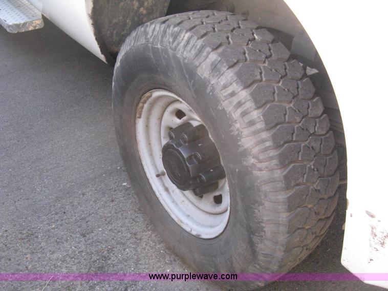 image for item E3474 2000 Ford F250 XLT Super Duty pickup truck