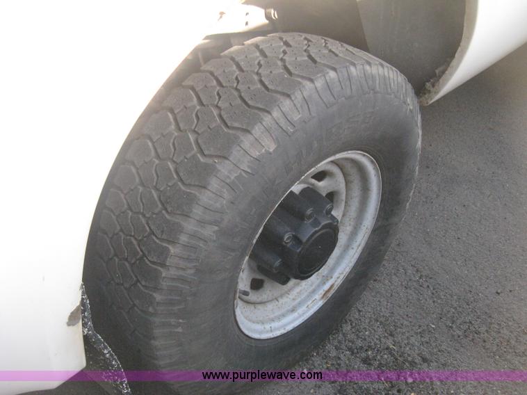 image for item E3474 2000 Ford F250 XLT Super Duty pickup truck