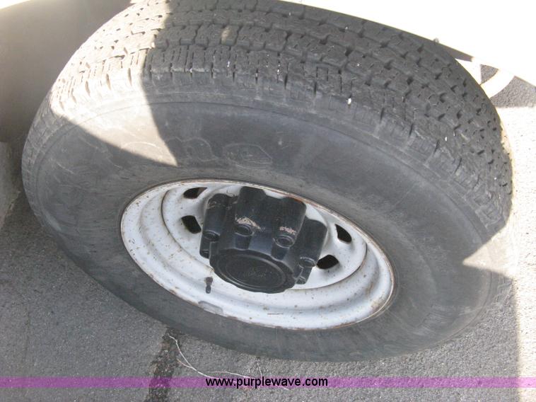 image for item E3474 2000 Ford F250 XLT Super Duty pickup truck