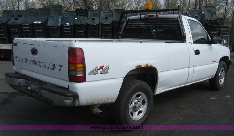 image for item E3475 2000 Chevrolet Silverado 1500 pickup truck
