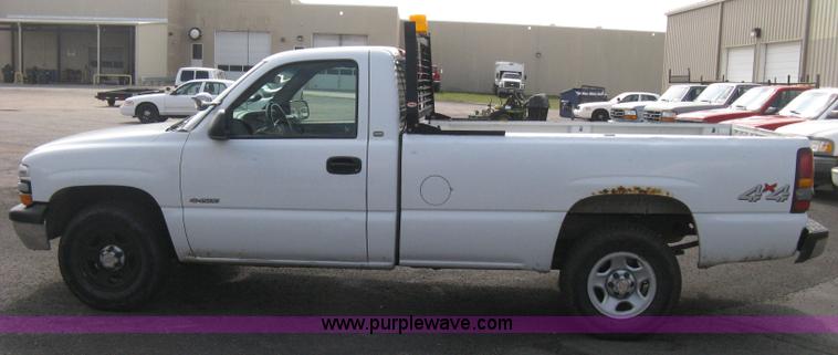 image for item E3475 2000 Chevrolet Silverado 1500 pickup truck
