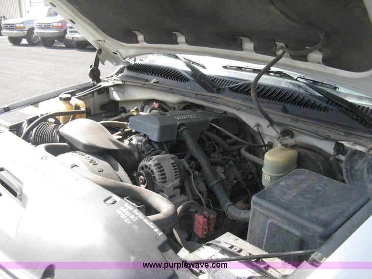 image for item E3475 2000 Chevrolet Silverado 1500 pickup truck