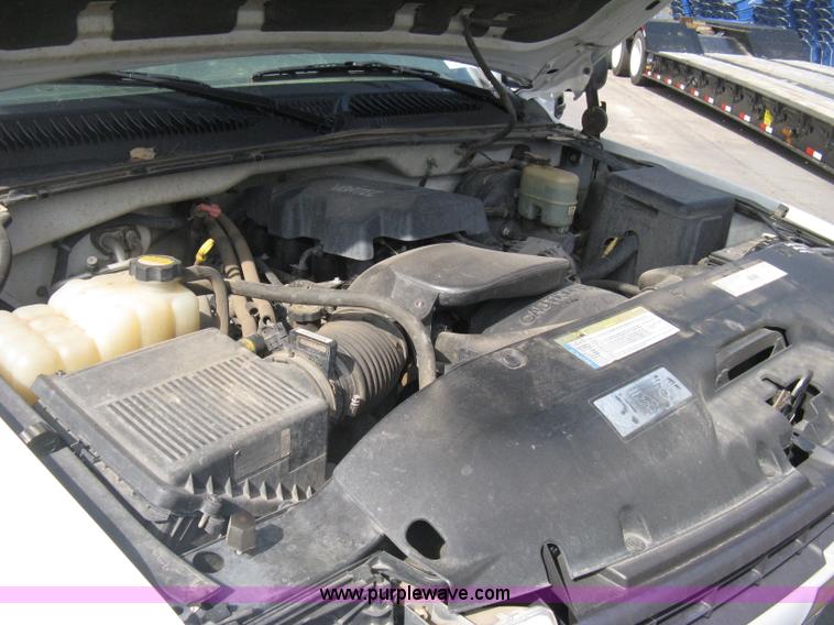 image for item E3475 2000 Chevrolet Silverado 1500 pickup truck