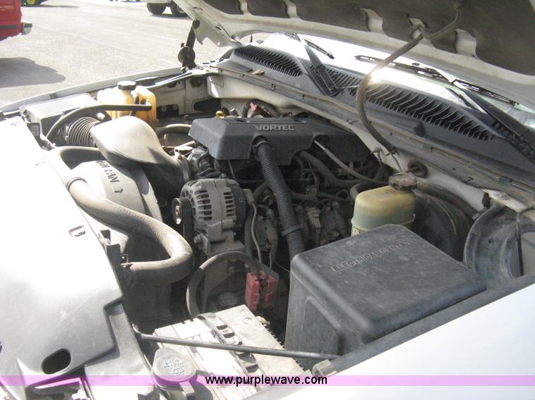 image for item E3475 2000 Chevrolet Silverado 1500 pickup truck