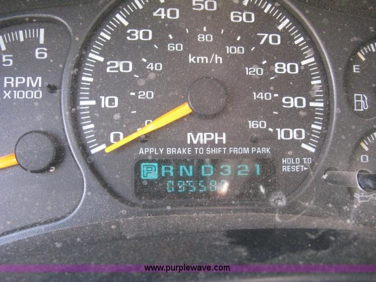 image for item E3475 2000 Chevrolet Silverado 1500 pickup truck