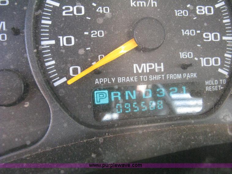 image for item E3475 2000 Chevrolet Silverado 1500 pickup truck