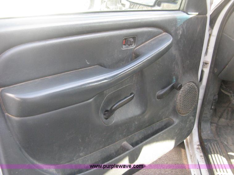 image for item E3475 2000 Chevrolet Silverado 1500 pickup truck