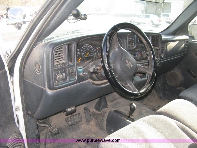 image for item E3475 2000 Chevrolet Silverado 1500 pickup truck