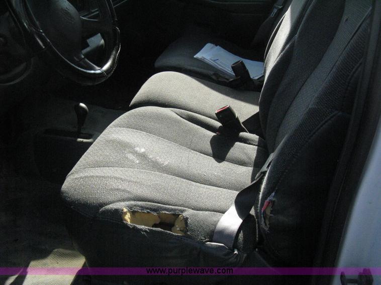 image for item E3475 2000 Chevrolet Silverado 1500 pickup truck