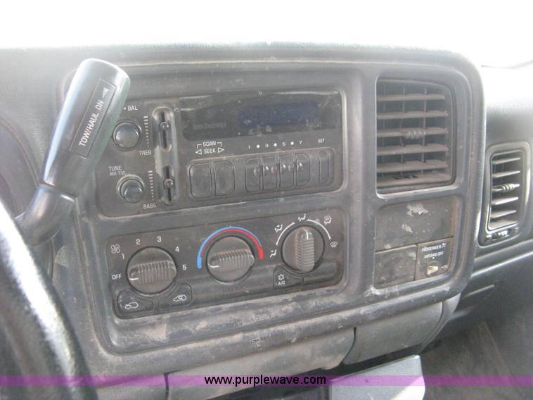 image for item E3475 2000 Chevrolet Silverado 1500 pickup truck