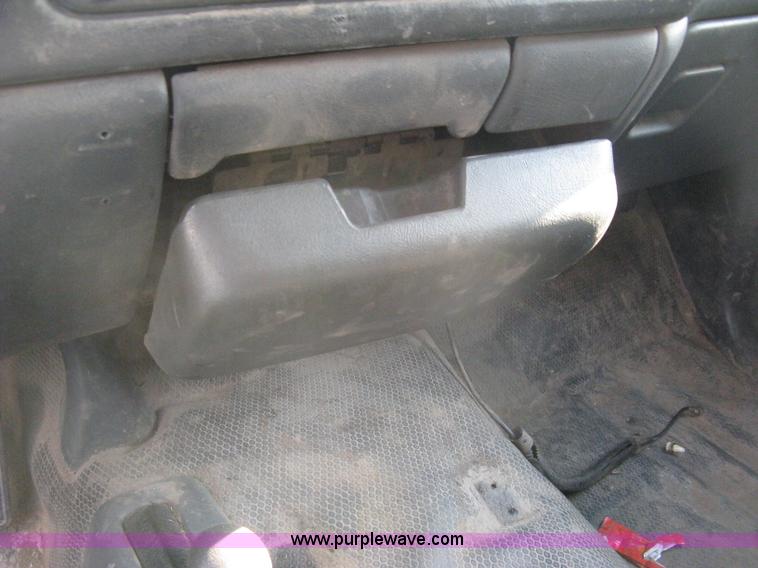 image for item E3475 2000 Chevrolet Silverado 1500 pickup truck