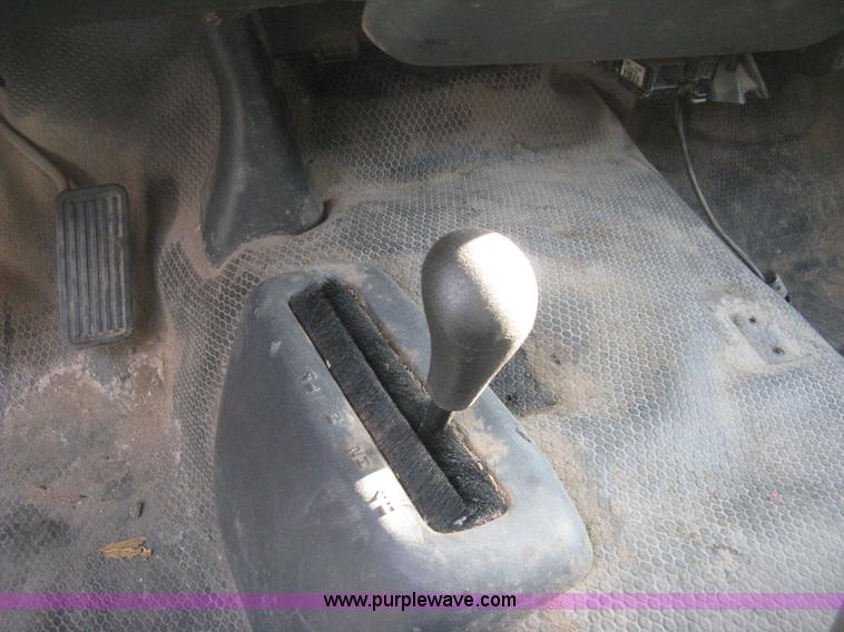 image for item E3475 2000 Chevrolet Silverado 1500 pickup truck