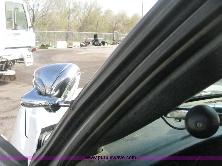 image for item E3475 2000 Chevrolet Silverado 1500 pickup truck