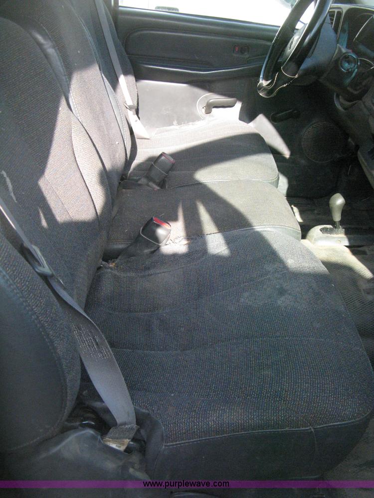 image for item E3475 2000 Chevrolet Silverado 1500 pickup truck