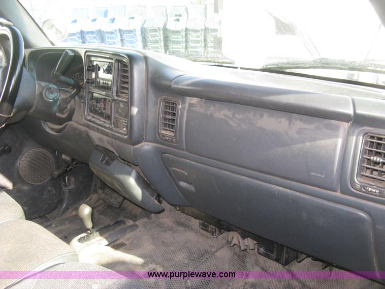 image for item E3475 2000 Chevrolet Silverado 1500 pickup truck