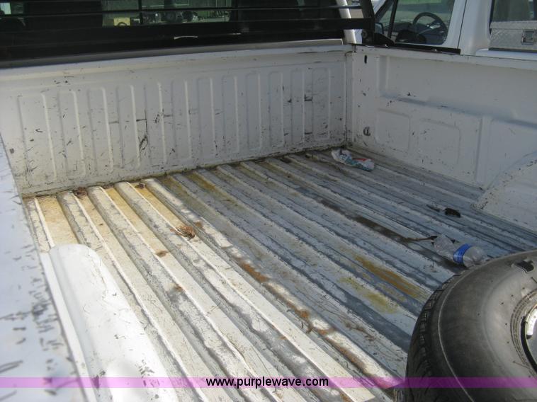 image for item E3475 2000 Chevrolet Silverado 1500 pickup truck