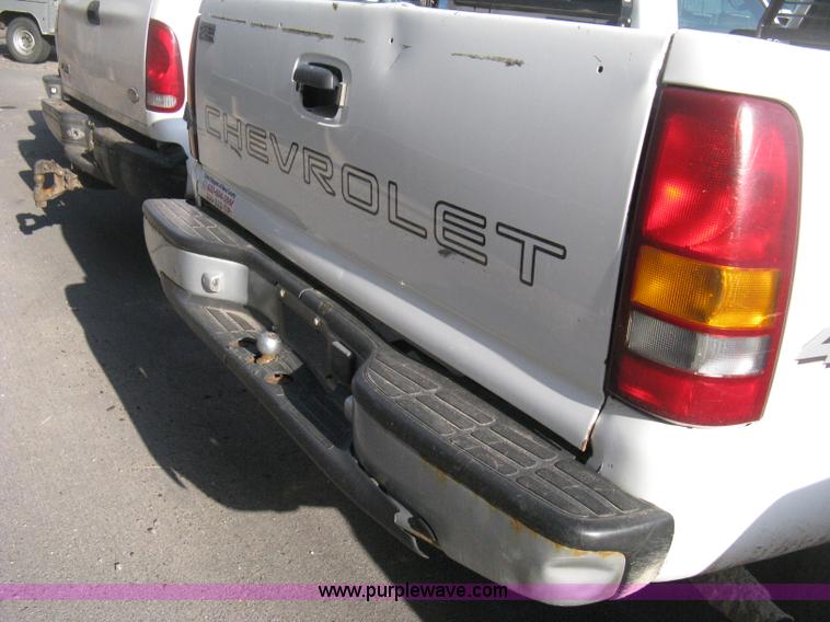 image for item E3475 2000 Chevrolet Silverado 1500 pickup truck