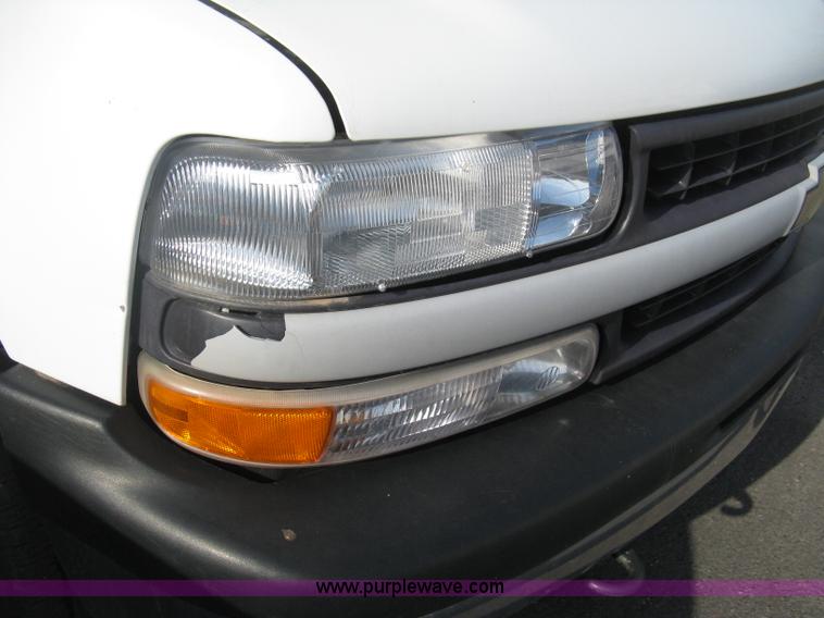 image for item E3475 2000 Chevrolet Silverado 1500 pickup truck