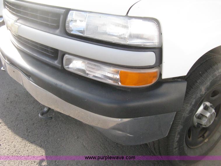 image for item E3475 2000 Chevrolet Silverado 1500 pickup truck