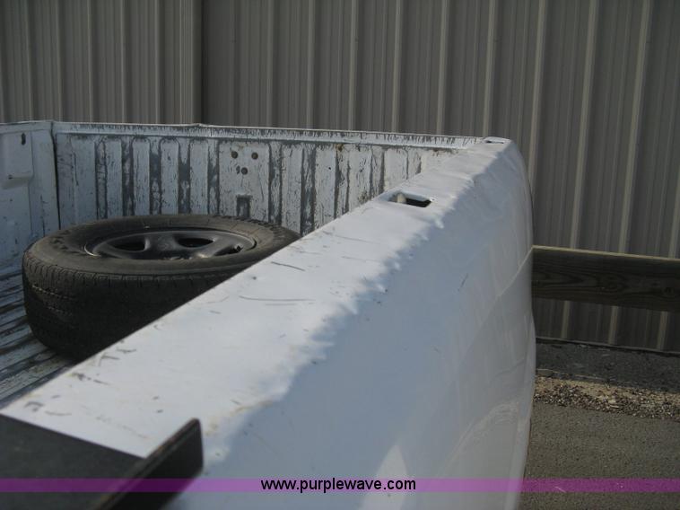 image for item E3475 2000 Chevrolet Silverado 1500 pickup truck