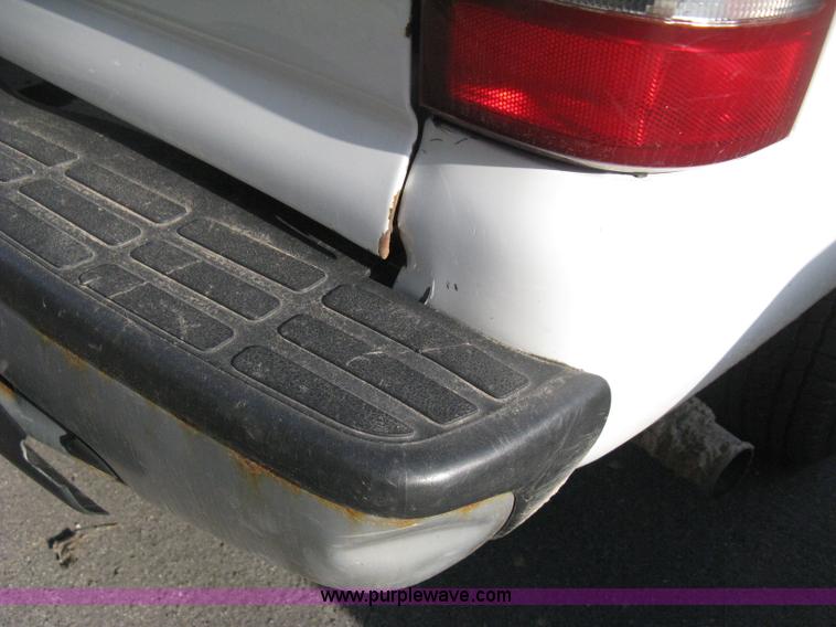 image for item E3475 2000 Chevrolet Silverado 1500 pickup truck