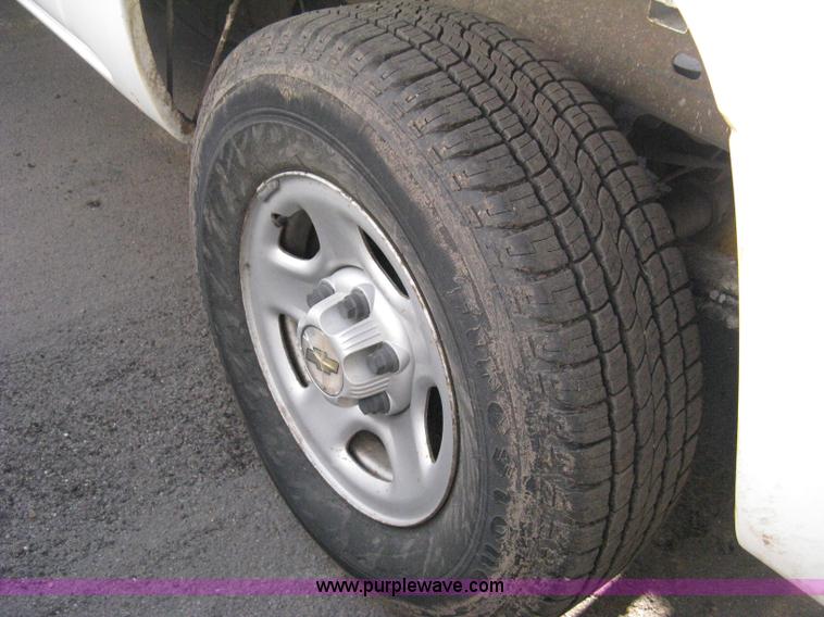 image for item E3475 2000 Chevrolet Silverado 1500 pickup truck