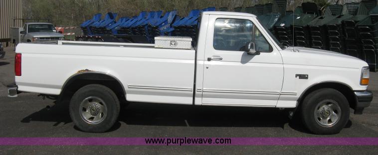 image for item E3476 1996 Ford F150 XLT pickup truck
