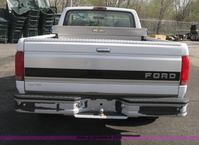 image for item E3476 1996 Ford F150 XLT pickup truck