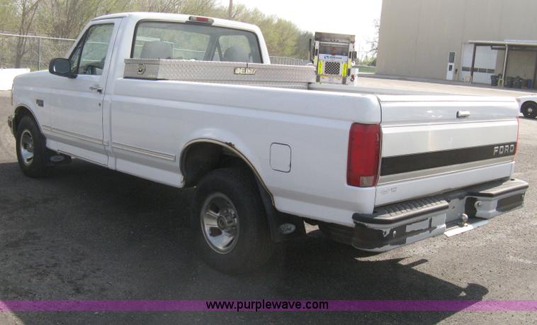 image for item E3476 1996 Ford F150 XLT pickup truck