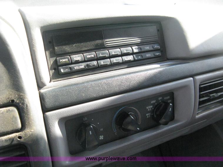 image for item E3476 1996 Ford F150 XLT pickup truck