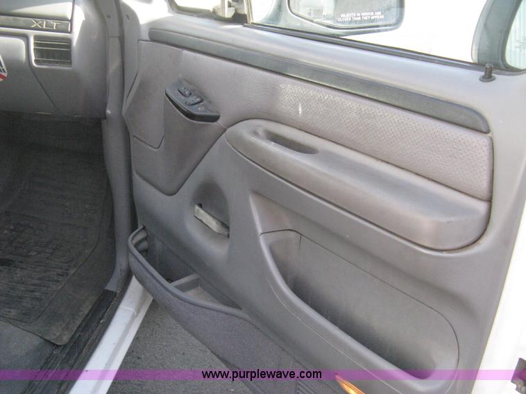 image for item E3476 1996 Ford F150 XLT pickup truck