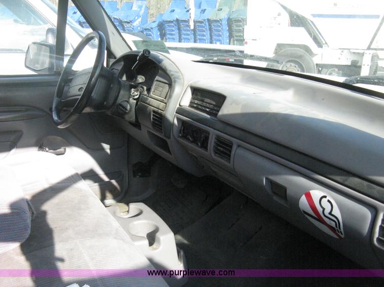 image for item E3476 1996 Ford F150 XLT pickup truck