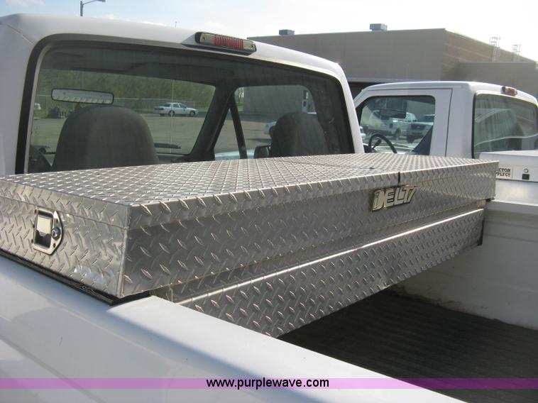 image for item E3476 1996 Ford F150 XLT pickup truck