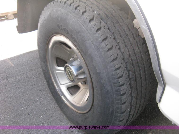 image for item E3476 1996 Ford F150 XLT pickup truck