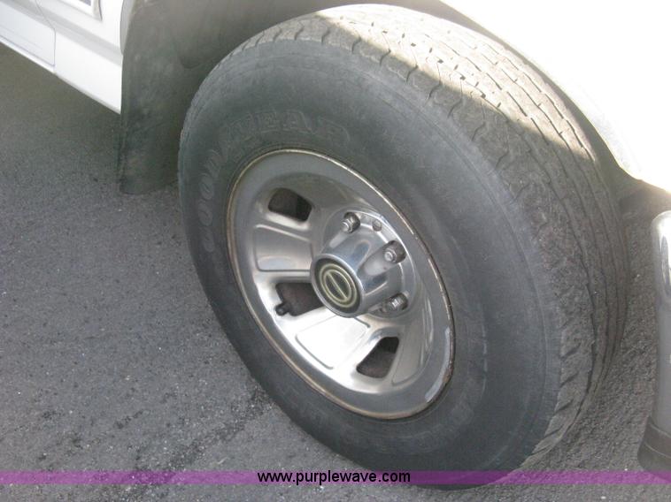 image for item E3476 1996 Ford F150 XLT pickup truck