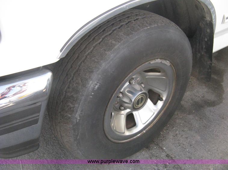 image for item E3476 1996 Ford F150 XLT pickup truck