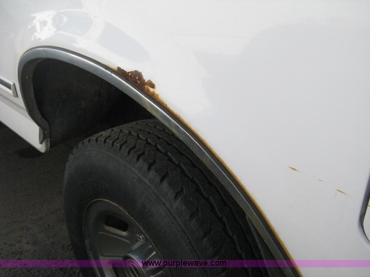 image for item E3476 1996 Ford F150 XLT pickup truck