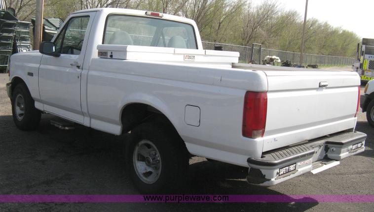 image for item E3477 1996 Ford F150 XL pickup truck