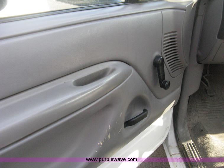 image for item E3477 1996 Ford F150 XL pickup truck