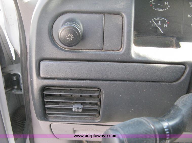 image for item E3477 1996 Ford F150 XL pickup truck