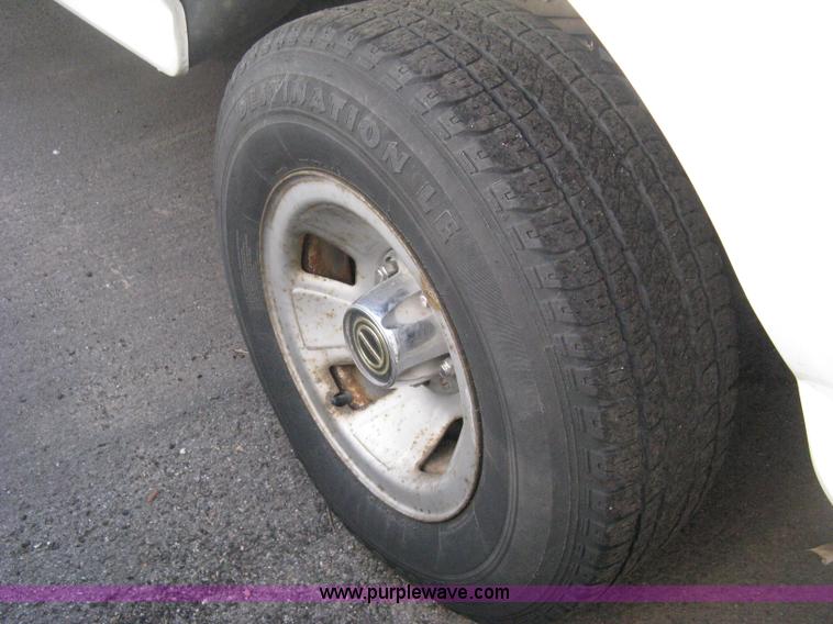 image for item E3477 1996 Ford F150 XL pickup truck