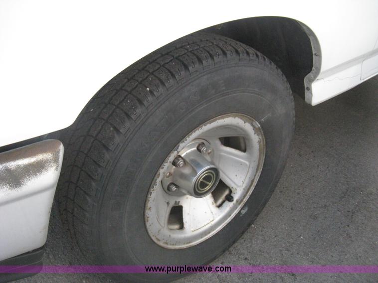 image for item E3477 1996 Ford F150 XL pickup truck