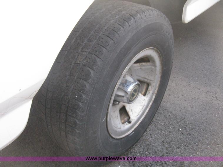 image for item E3477 1996 Ford F150 XL pickup truck