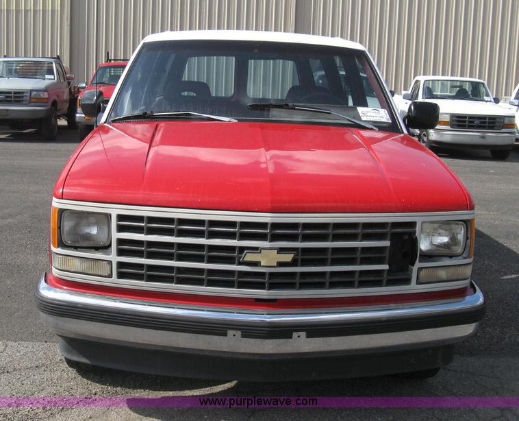 image for item E3479 1992 Chevrolet Suburban 1500 SUV
