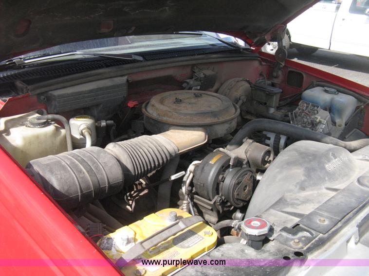 image for item E3479 1992 Chevrolet Suburban 1500 SUV