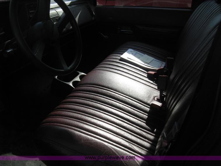 image for item E3479 1992 Chevrolet Suburban 1500 SUV