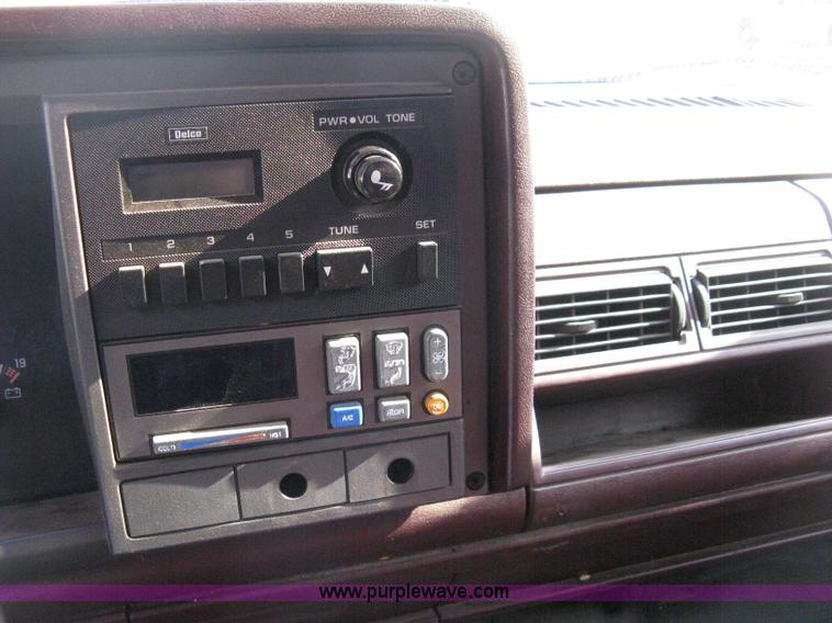 image for item E3479 1992 Chevrolet Suburban 1500 SUV