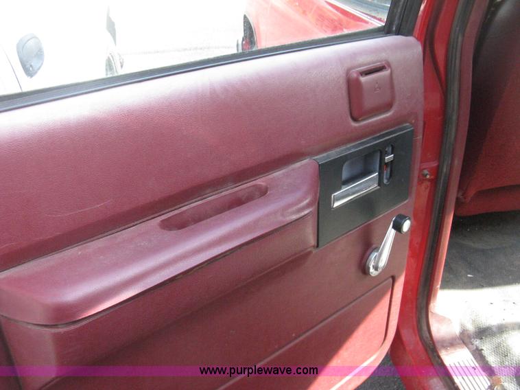 image for item E3479 1992 Chevrolet Suburban 1500 SUV