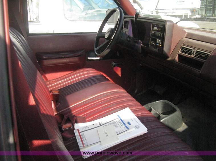 image for item E3479 1992 Chevrolet Suburban 1500 SUV