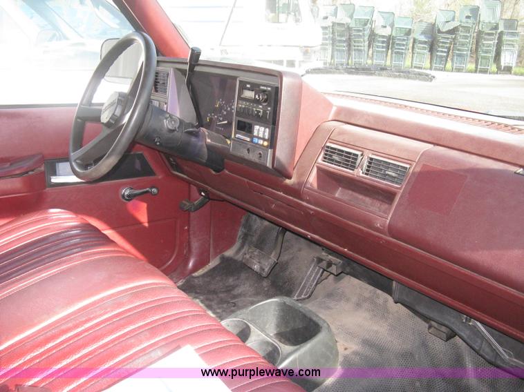 image for item E3479 1992 Chevrolet Suburban 1500 SUV